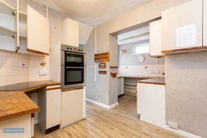 Kitchen/Breakfast Room- click for photo gallery